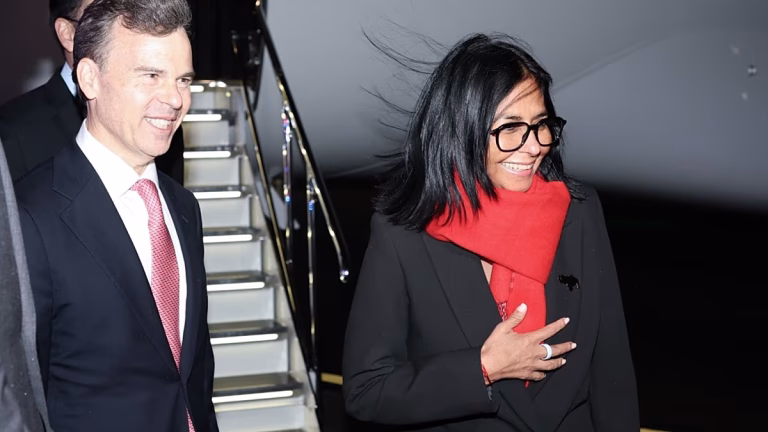 Donald Trump se reúne con Delcy Rodríguez en un inédito acercamiento entre Washington y Caracas