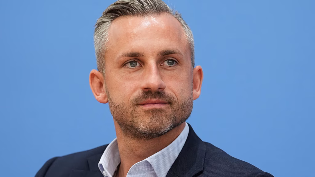 Duras críticas a Siegmund (AfD) por sus palabras sobre armamento y ‘remigración’
