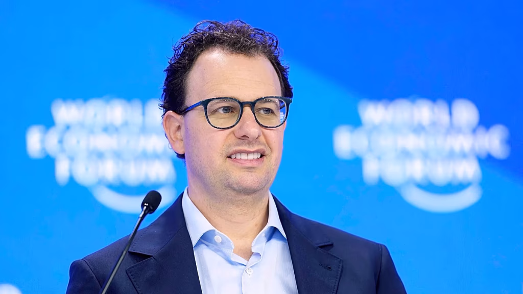 El CEO de Anthropic (Claude) pide a las empresas de IA frenar por riesgos de superinteligencia