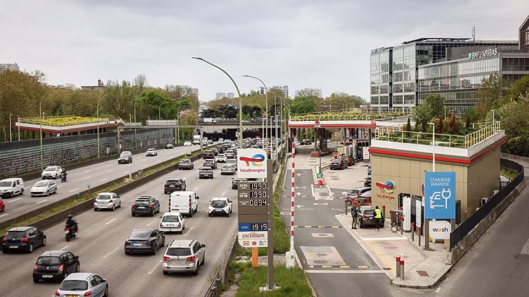 El gasóleo francés supera los 2,40€/litro mientras el carburante europeo marca récords