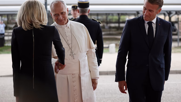 El papa Leo concluye su viaje a Francia en Metz, destacando a Schuman y la unidad de la UE