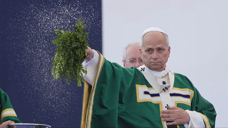 El Papa León XIV anima a la Iglesia de Francia a “proseguir” su acción contra la violencia sexual