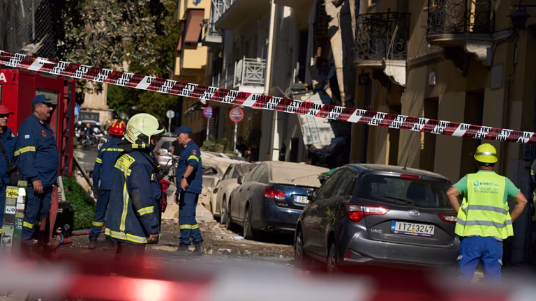 Explosión cerca de la Acrópolis derrumba un edificio en Plaka y hiere a 2 personas