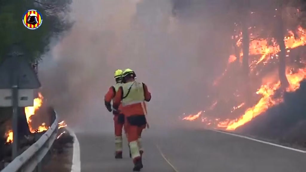 Gran incendio forestal en Valencia arrasa 690 hectáreas tras el verano más cálido