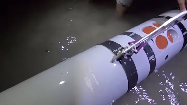 Irán afirma haber capturado un dron submarino de EE.UU. en Ormuz y reitera el bloqueo del estrecho