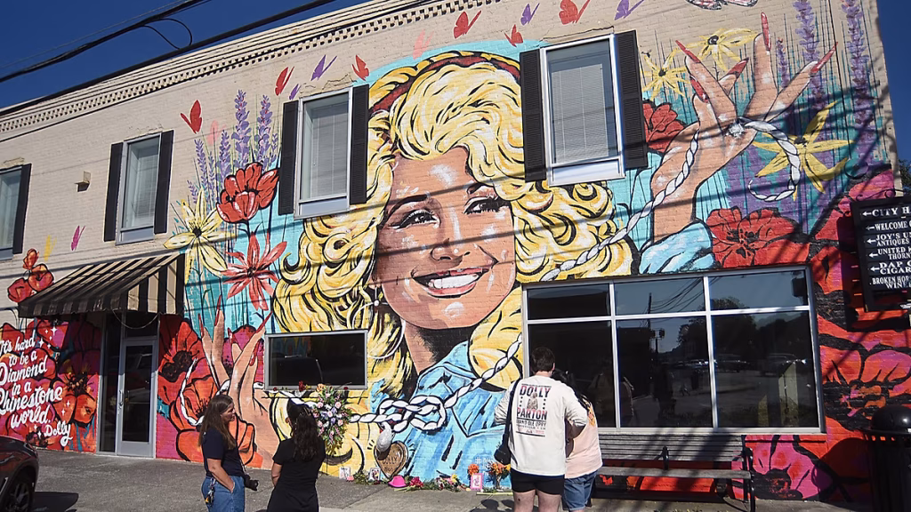 La hermana de Dolly Parton denuncia una avalancha de “basura” de IA