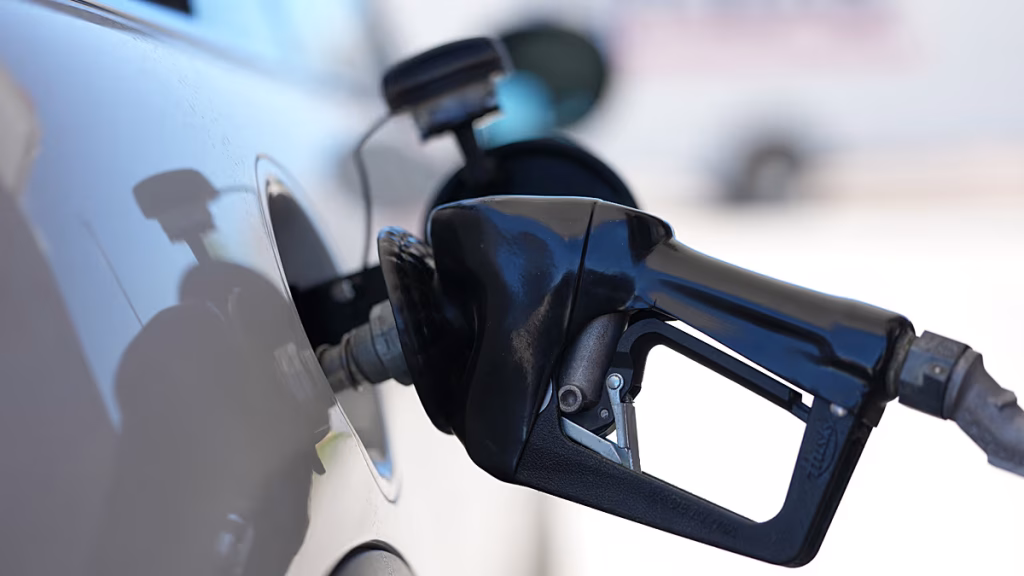 La subida récord del precio de los combustibles provoca protestas en Portugal
