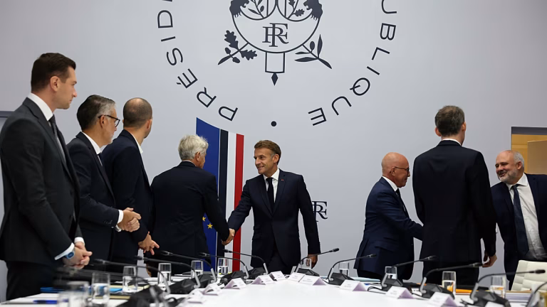 Macron convocará un G7 enfocado en la crisis energética y alerta de la “agresividad rusa”