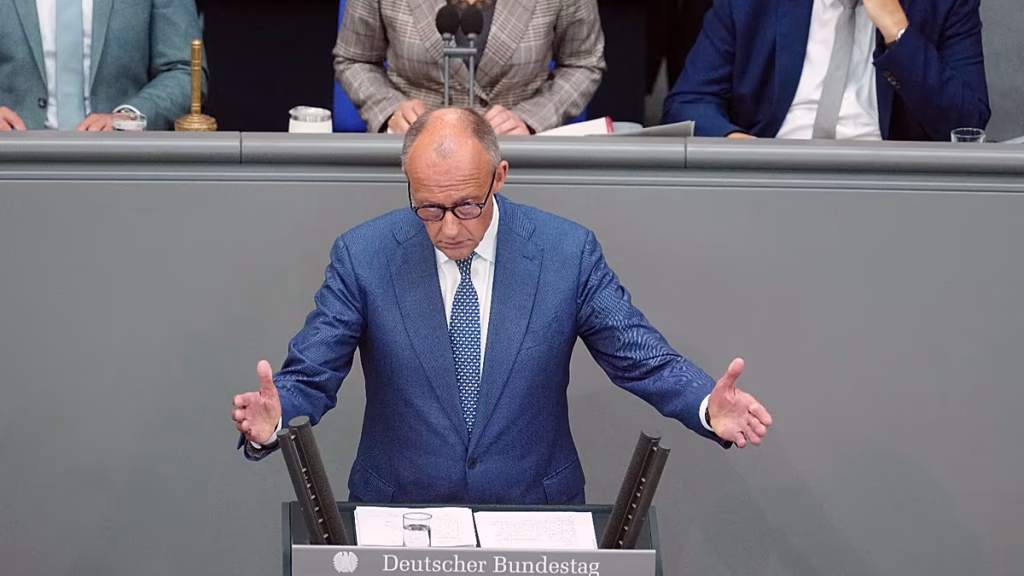 Merz acusa a la AfD de anhelar una “limpieza étnica” y Weidel celebra el fin de “la coalición negro-roja”