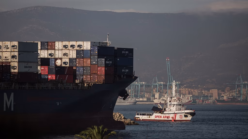Mueren 2 mujeres al caer un coche al mar en el puerto de Algeciras