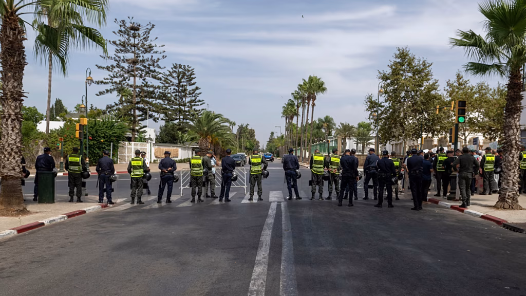 Noche de tensión en Ceuta: 21 detenidos tras apedrear a militares y guardias civiles
