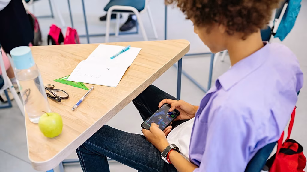 Noruega prohíbe la IA en las escuelas antes que Nueva York