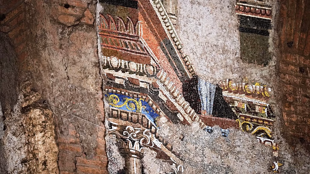 Roma abre un museo en las Termas de Trajano para exhibir un gran fresco y un mosaico inéditos