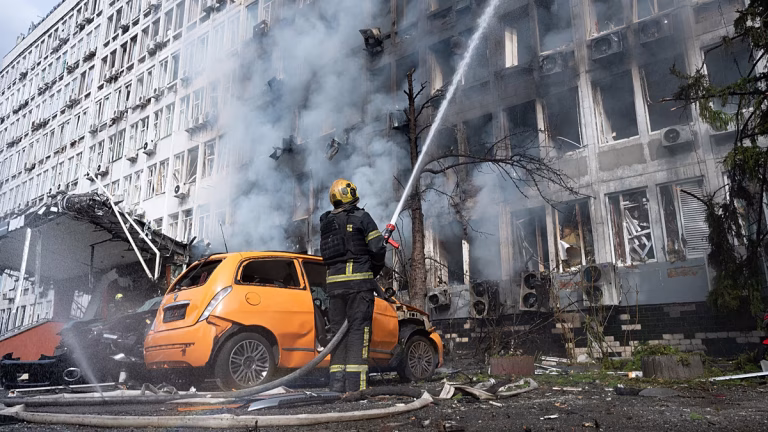Rusia ataca Kiev con drones y deja 2 muertos y 23 heridos horas antes del discurso de Zelenski en la ONU