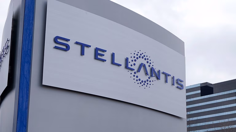 Stellantis parará 4 fábricas francesas varios días por falta de suministros