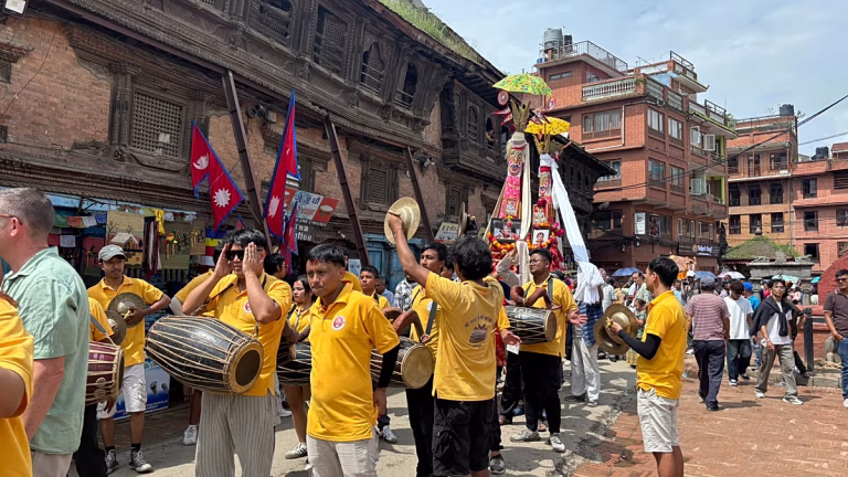 Tambores, bailes y ni una lágrima, el festival nepalí Sa: Paru que debes vivir