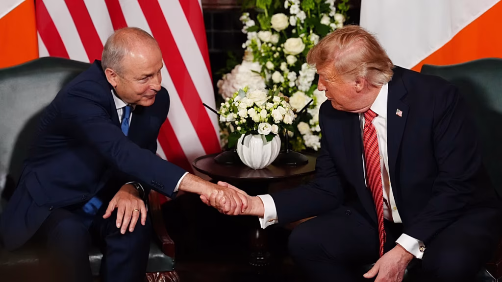 Trump dice que le gustaría ver Irlanda ‘reunificada’ en su visita oficial de 2 días con Martin