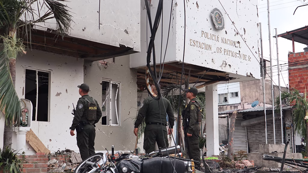Un coche bomba mata a una persona y deja once heridos en un atentado terrorista en Colombia