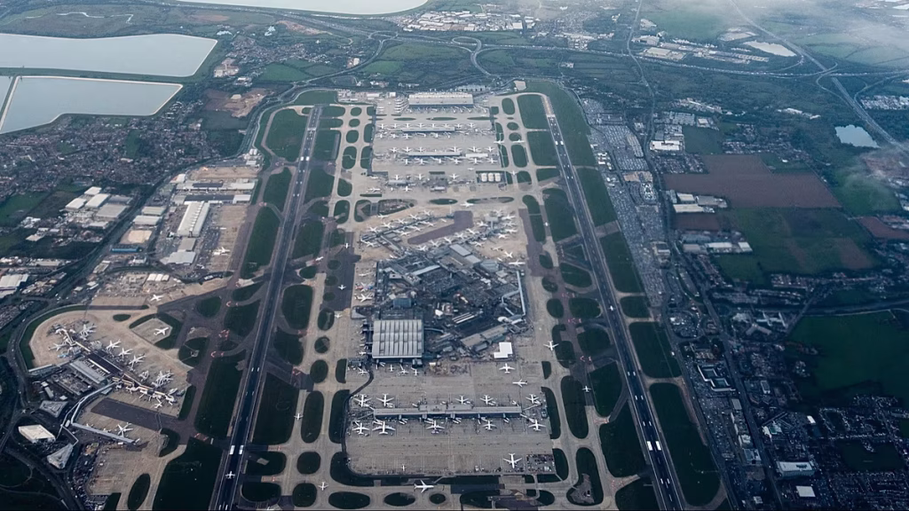 Un fallo en el control aéreo británico provoca el caos y la cancelación de más de 1.000 vuelos