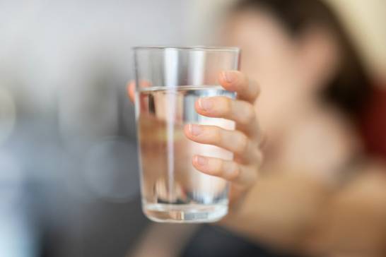 Un nuevo sistema transforma el agua en un arma contra las bacterias resistentes a los antibióticos