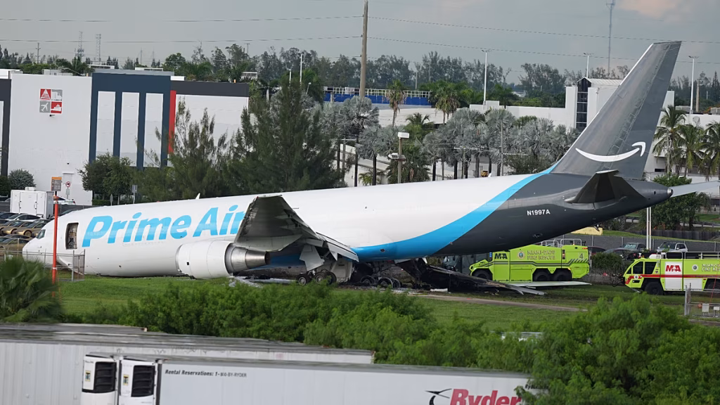 VÍDEO: Llamas y una enorme columna de humo tras el accidente aéreo en Miami