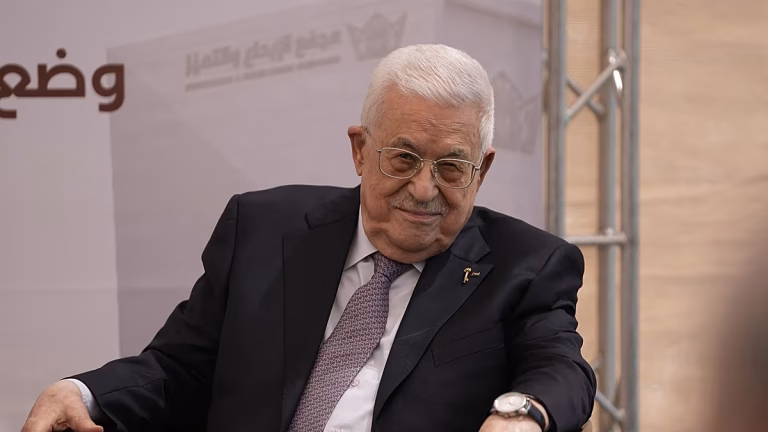 Abás aplaza las elecciones legislativas palestinas a septiembre de 2027