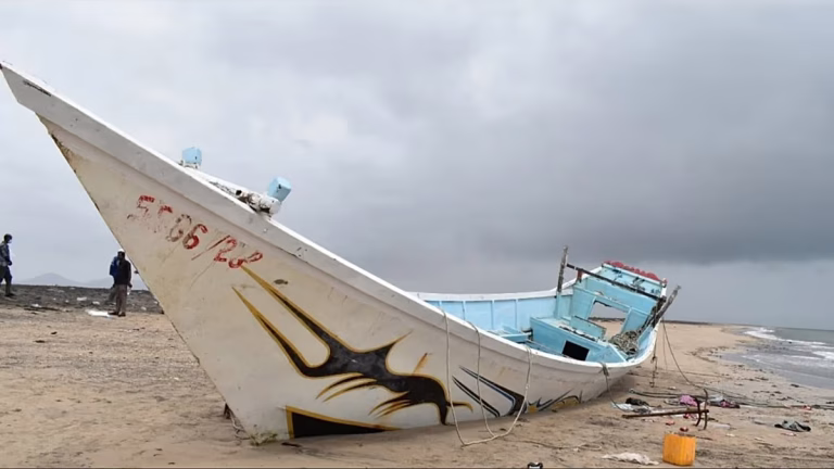 Al menos 139 migrantes muertos y 84 desaparecidos tras un naufragio frente a las costas de Yibuti