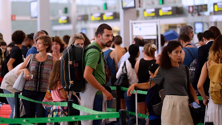 Barcelona-Ámsterdam, la ruta aérea más estresante de Europa para quienes temen volar
