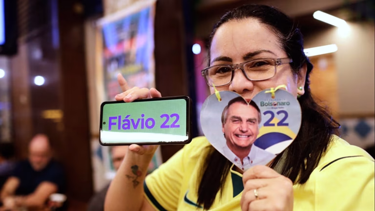 Brasil se encamina a una segunda vuelta: Flávio Bolsonaro supera a Lula y se jugarán la presidencia