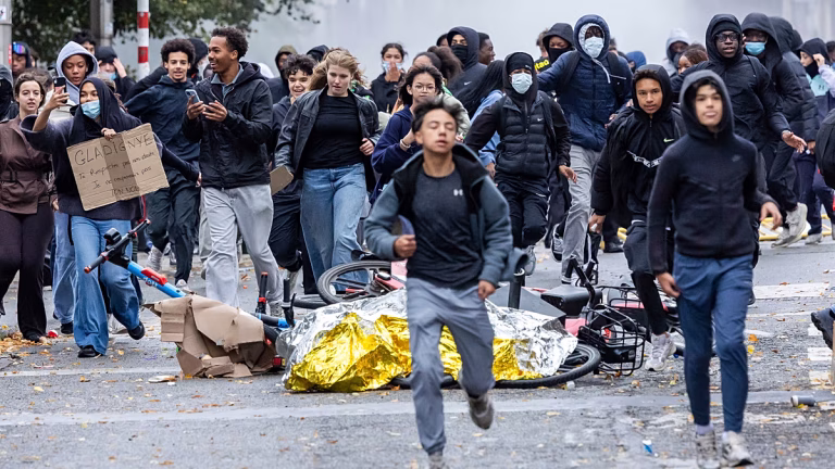 Choques entre policía y manifestantes en Bruselas contra los recortes