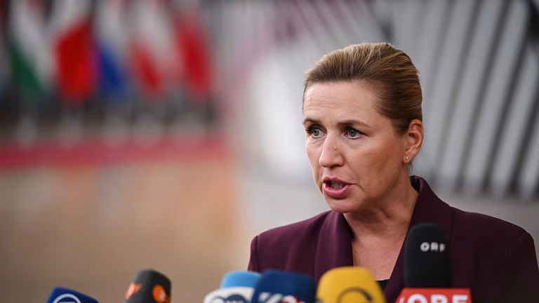 Dinamarca pide a la UE que revise el plan de España para regularizar a 600.000 migrantes