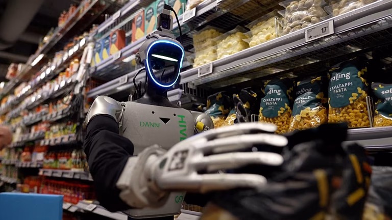 Dinamarca prueba robots humanoides en supermercados para aliviar la carga nocturna del personal