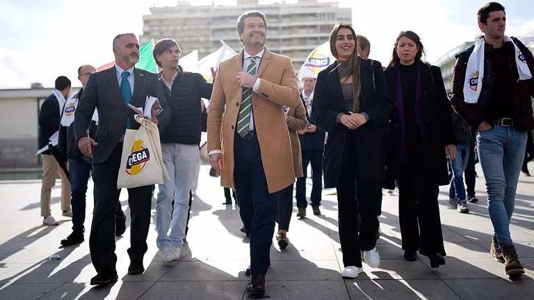 Diputadas de Chega irrumpen por la fuerza en la radio de Coimbra tras ser excluidas de un debate en directo