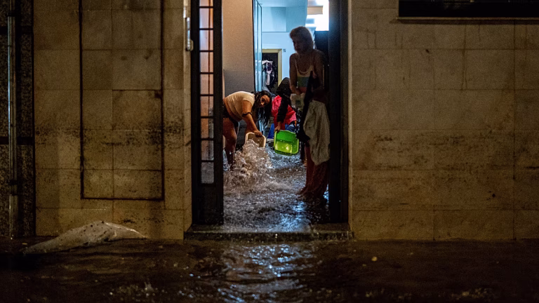 El litorial sur de Valencia, en vilo por Adam: la dana podría dejar acumulados de 300 mm en 12 horas