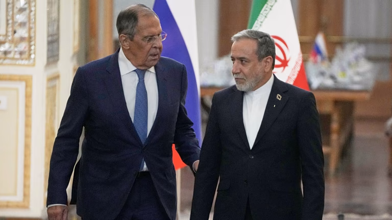 El ministro de Exteriores ruso alaba y reafirma su apoyo a Irán: “Su causa es justa”