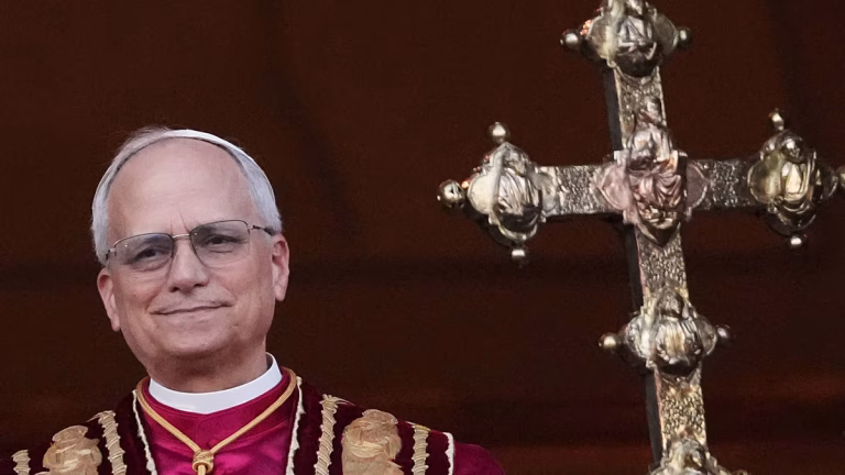 El Papa León XIV llega al Gemelli de Roma para ser operado
