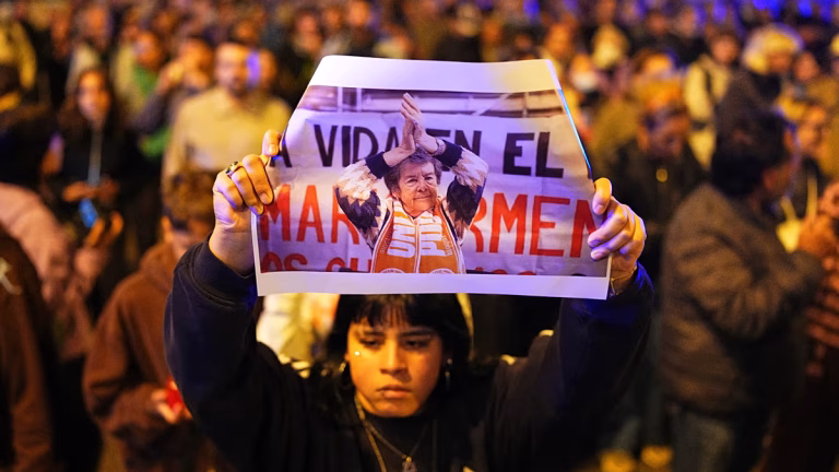 España guarda un minuto de silencio por Maricarmen mientras continúan las protestas por la vivienda