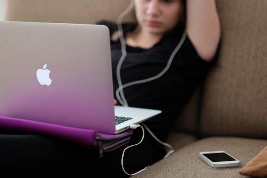 Identifican los principales factores asociados al consumo de pornografía entre adolescentes