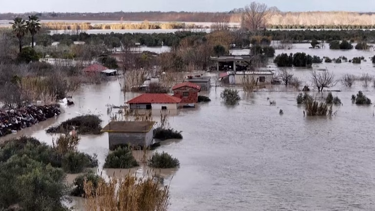 Inundaciones mortales arrasan Albania y Montenegro al desbordarse los ríos