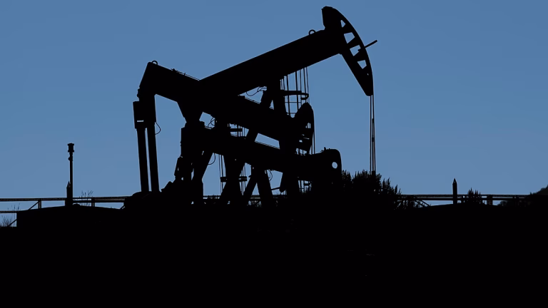 La AIE dice que ha liberado 325 millones de barriles de petróleo y que aún faltan 75 millones