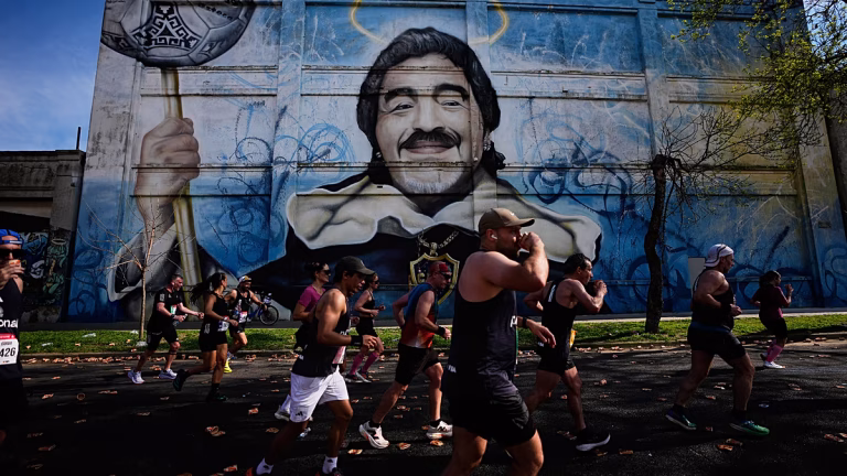 La Fiscalía argentina pide penas de prisión para los responsables médicos de Maradona durante sus días finales