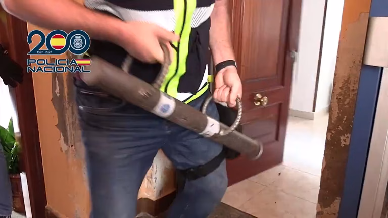 La Policía desarticula una red que falsificaba papeles para dar la nacionalidad española a inmigrantes