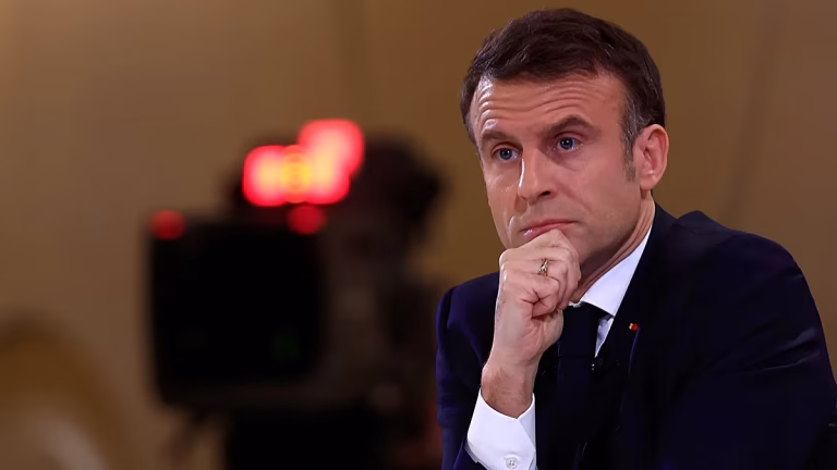 La popularidad de Macron cae a su mínimo desde 2017, Bardella y Le Pen también retroceden