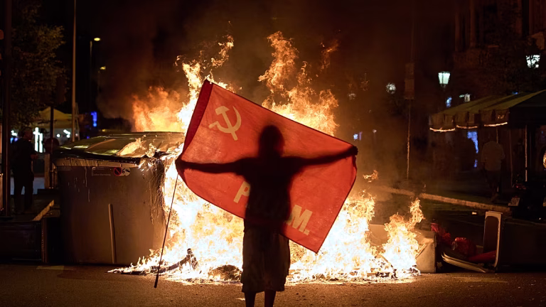 La protesta por la vivienda se torna violenta en Barcelona con incendios y detenciones