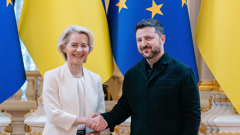 La UE da por cubierto el déficit de Ucrania en 2026, pero Kiev alerta de un agujero de 78.000 millones en 2027