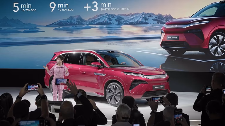 Las nuevas marcas chinas despiertan curiosidad en el Mondial de l’Auto de París