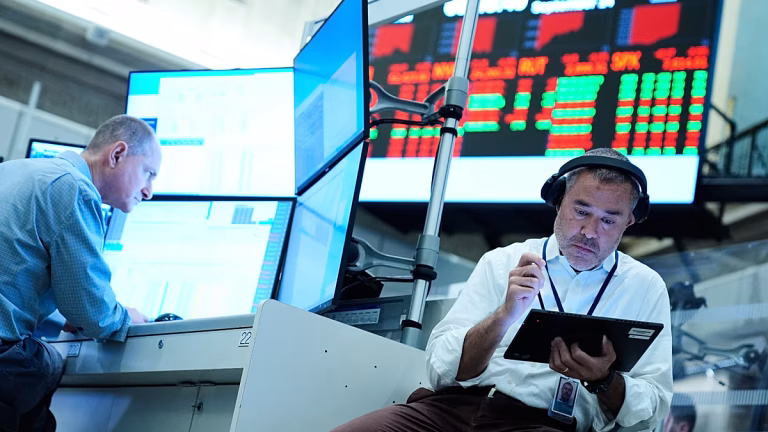 Las ventas de tecnológicas se agravan y arrastran a las bolsas