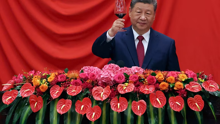 Latinobarómetro: América Latina valora más el impacto de China que el de EE.UU.