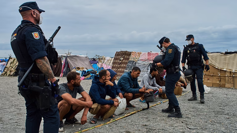 Operación Trampolín: La Policía inicia el desalojo del mayor asentamiento de inmigrantes de Ceuta
