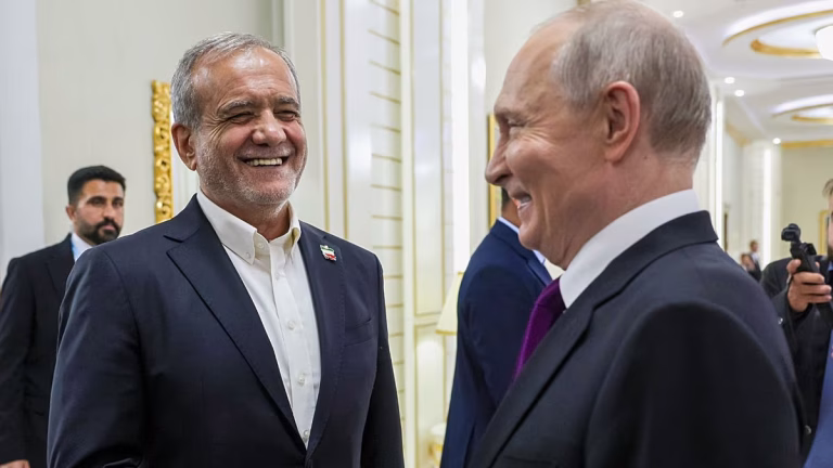 Putin ofrece ayuda para acabar la guerra entre Irán y EE.UU. mientras Rusia sigue la suya en Ucrania
